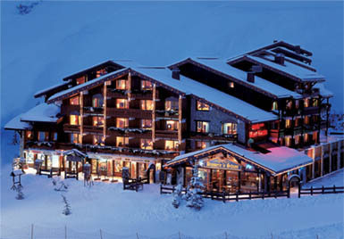 Avoir son hotel au pied des pistes pour ses vacances au ski en famille, c'est le pied !