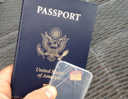 Pensez au visa et au passeport en cours de validité  https://pxhere.com/fr/photo/436195 
